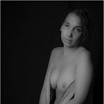 Serena assise